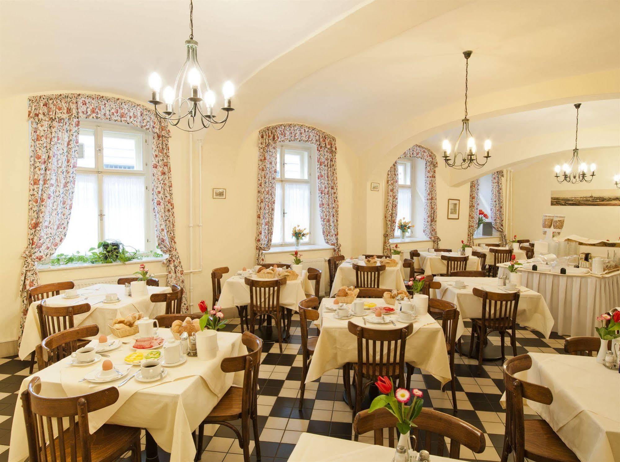 Hotel Graf Stadion Viena Restaurante foto